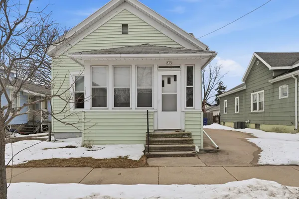 $159,900 | 513 School Avenue, Oshkosh, WI 54901
