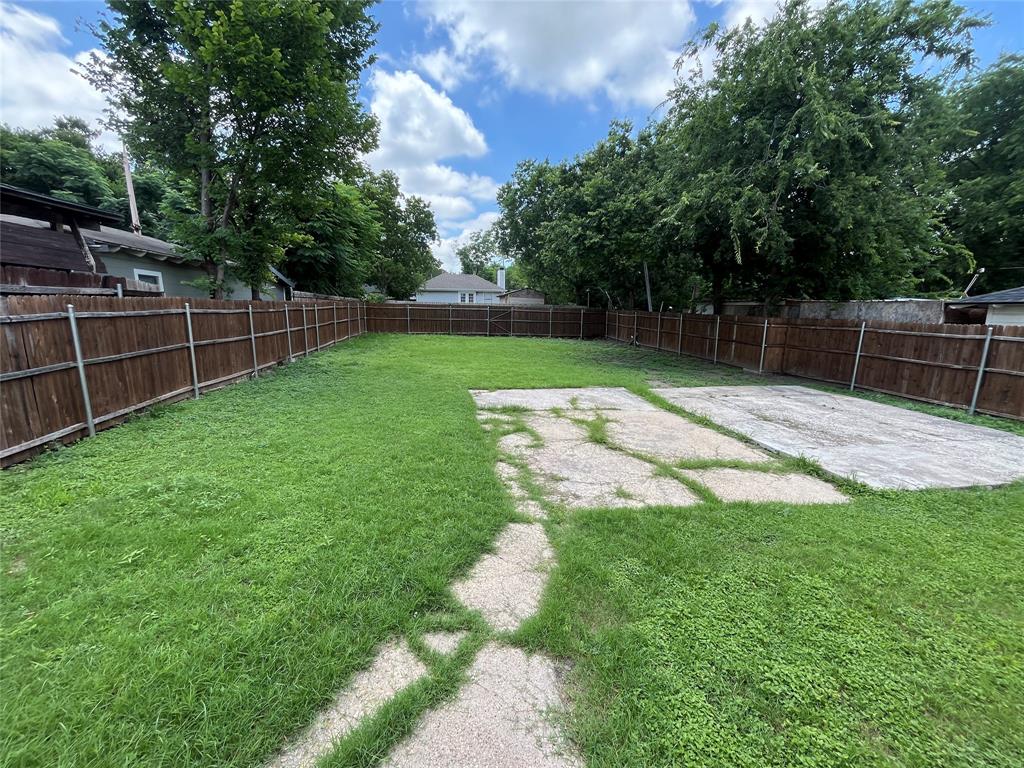 7046 Forney Road Dallas, TX 75227 - Photo 18 of 19 Yard