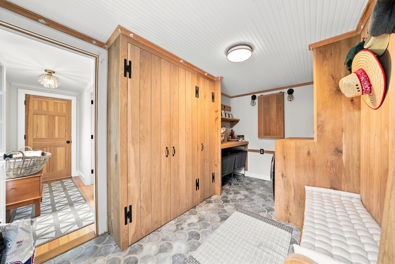 99 Surfside Road Nantucket, MA 02554 - Photo 4 of 16