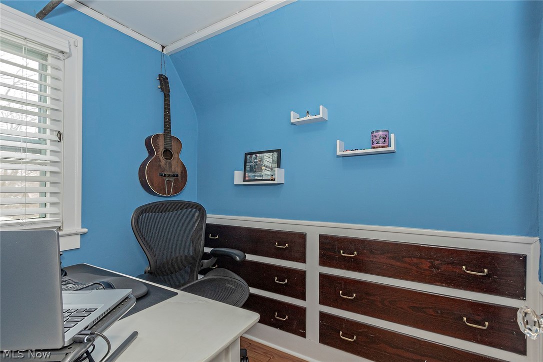 3085 Warrington Road Cleveland, OH 44120 - Photo 21 of 35