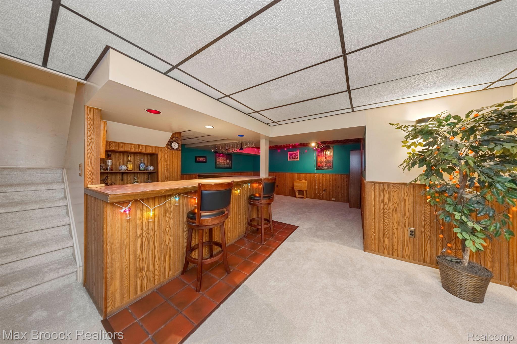 17525 Rudgate Street Southgate, MI 48195 - Photo 21 of 38 Basement Bar and Family Room