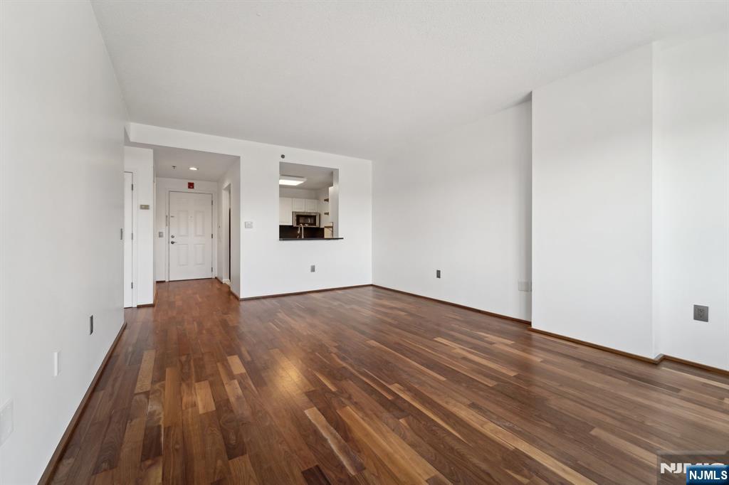 110 City Place Edgewater, NJ 07020 - Photo 6 of 44