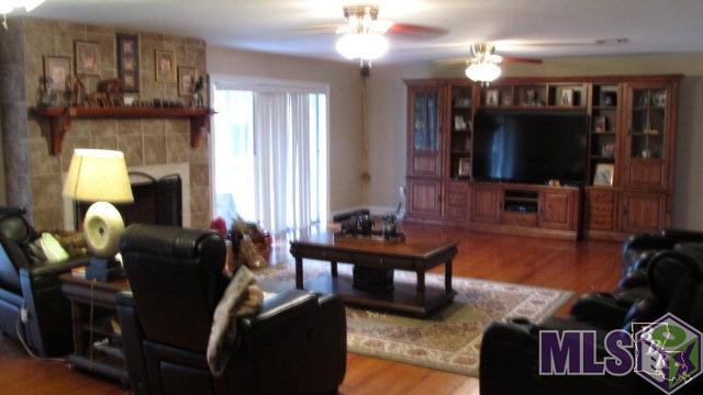 656 Verdunville Road Franklin, LA 70538 - Photo 3 of 17 Living Room 1