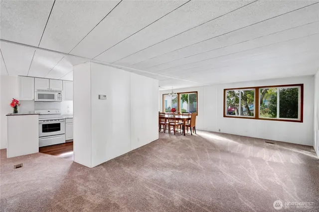 $258,000 | 18425 Northeast 95th Street, Unit 146, Redmond, WA 98052