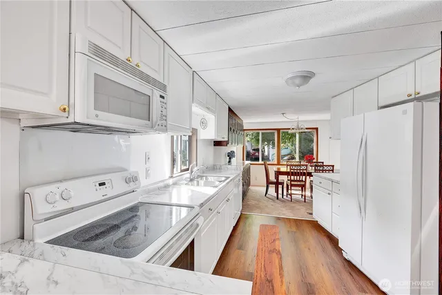 $258,000 | 18425 Northeast 95th Street, Unit 146, Redmond, WA 98052