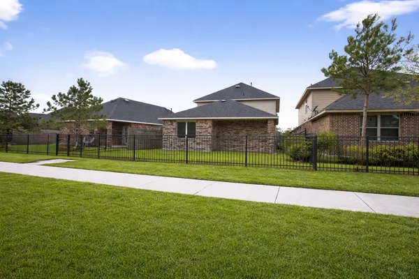 $2,600 | 16817 Pink Wintergreen Drive, Conroe, TX 77385