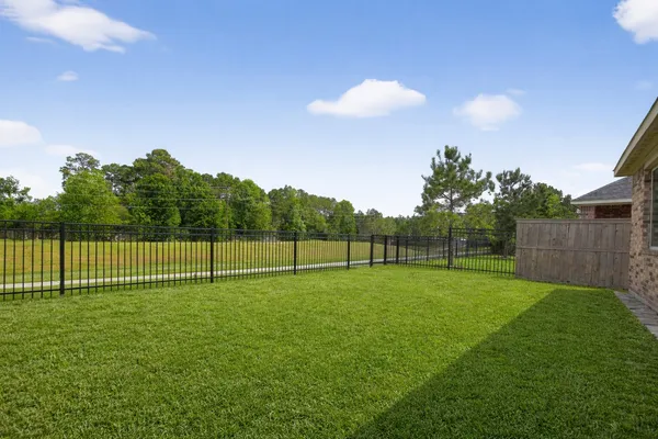 $2,550 | 16817 Pink Wintergreen Drive, Conroe, TX 77385