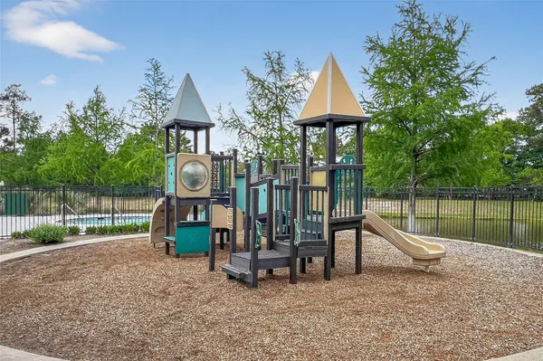 $2,600 | 16817 Pink Wintergreen Drive, Conroe, TX 77385