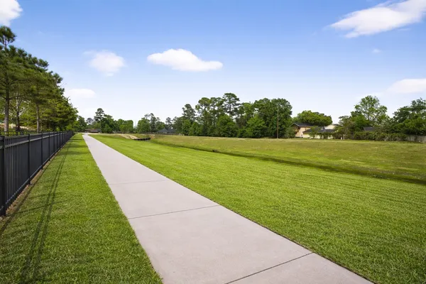 $2,550 | 16817 Pink Wintergreen Drive, Conroe, TX 77385