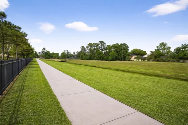 $2,600 | 16817 Pink Wintergreen Drive, Conroe, TX 77385