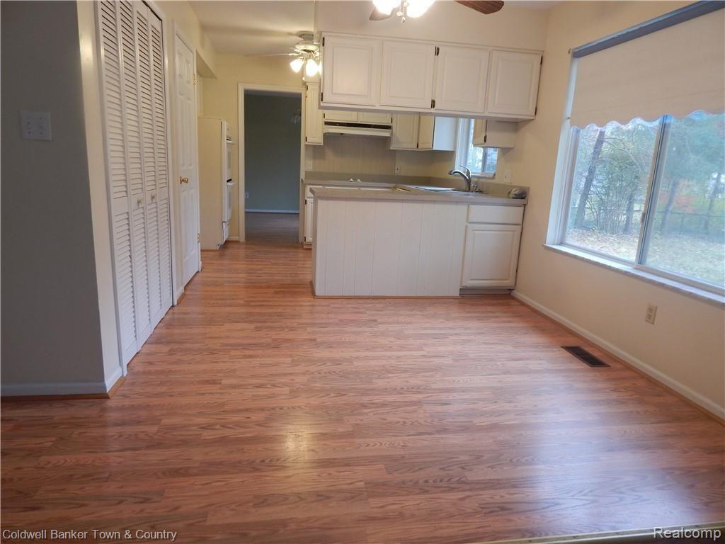 2891 Weatherly Road Howell, MI 48843 - Photo 10 of 27 Weatherly Kit2.JPG