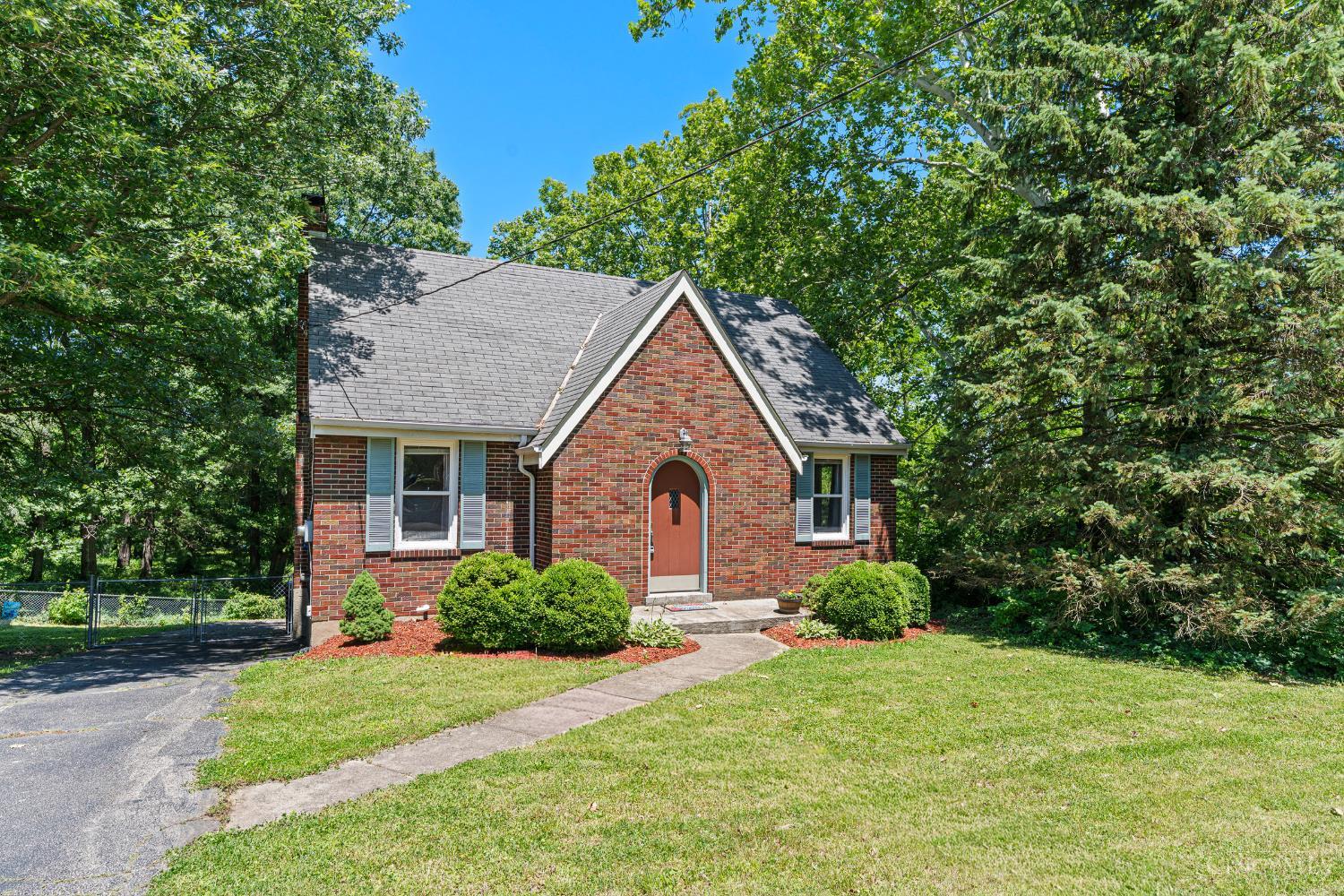 3028 Diehl Road Cincinnati, OH 45211 - Photo 2 of 52