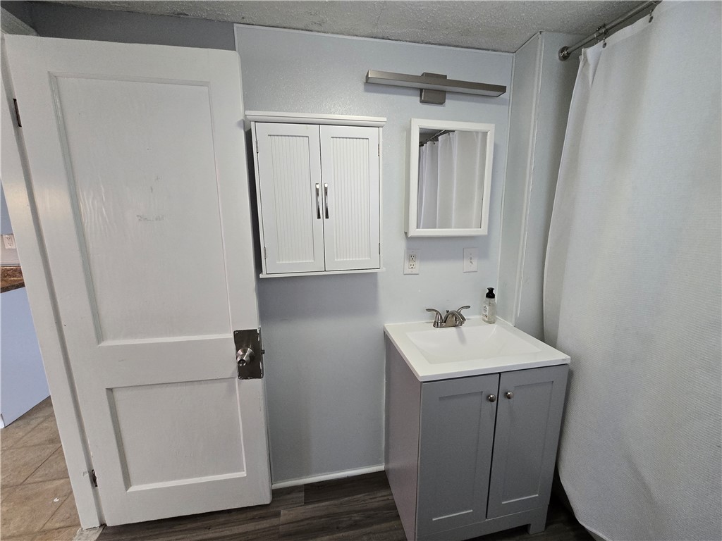968 Elm Street, Unit 2 Woonsocket, RI 02895 - Photo 11 of 14 Full Bathroom