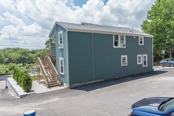 $1,895 | 968 Elm Street, Unit 2, Woonsocket, RI 02895
