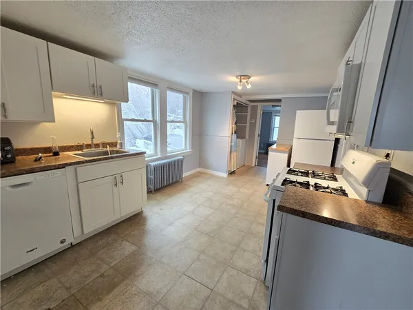 $1,895 | 968 Elm Street, Unit 2, Woonsocket, RI 02895