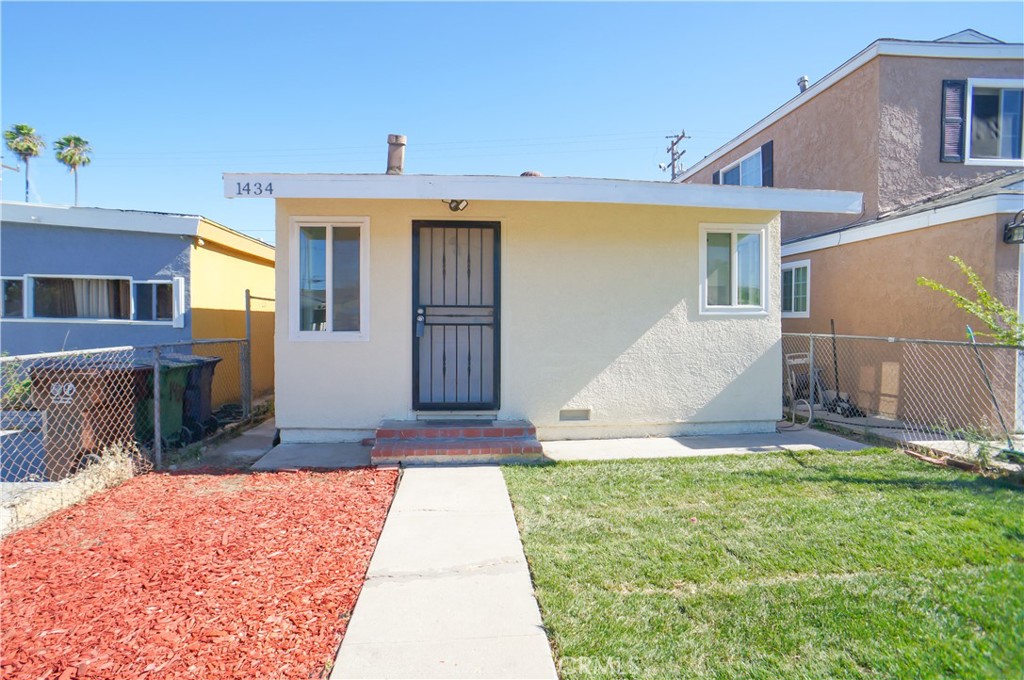 a front view of house with yard