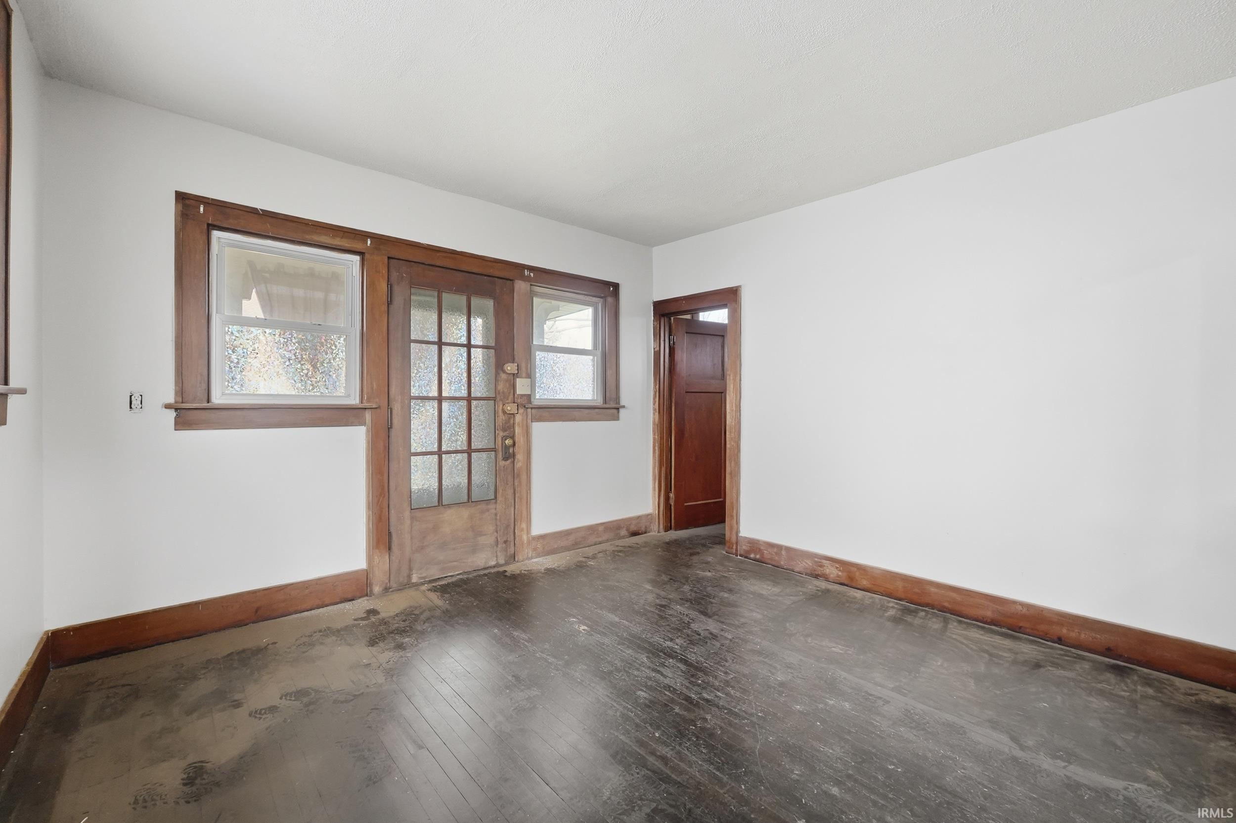 3117 Monroe Street Fort Wayne, IN 46806 - Photo 5 of 35
