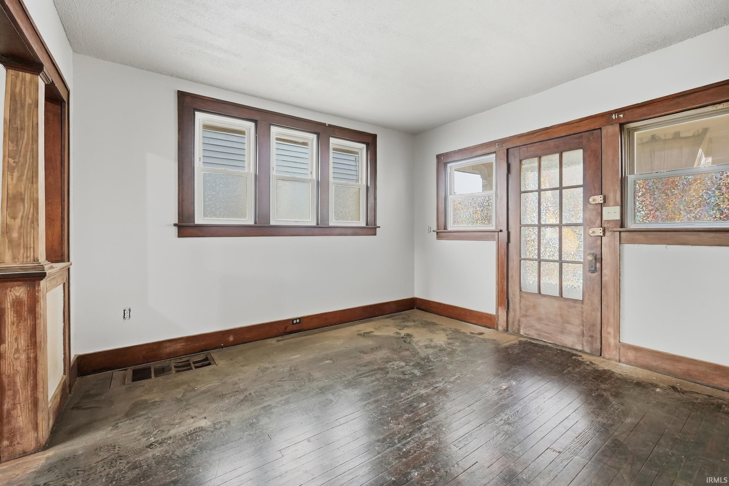 3117 Monroe Street Fort Wayne, IN 46806 - Photo 6 of 35