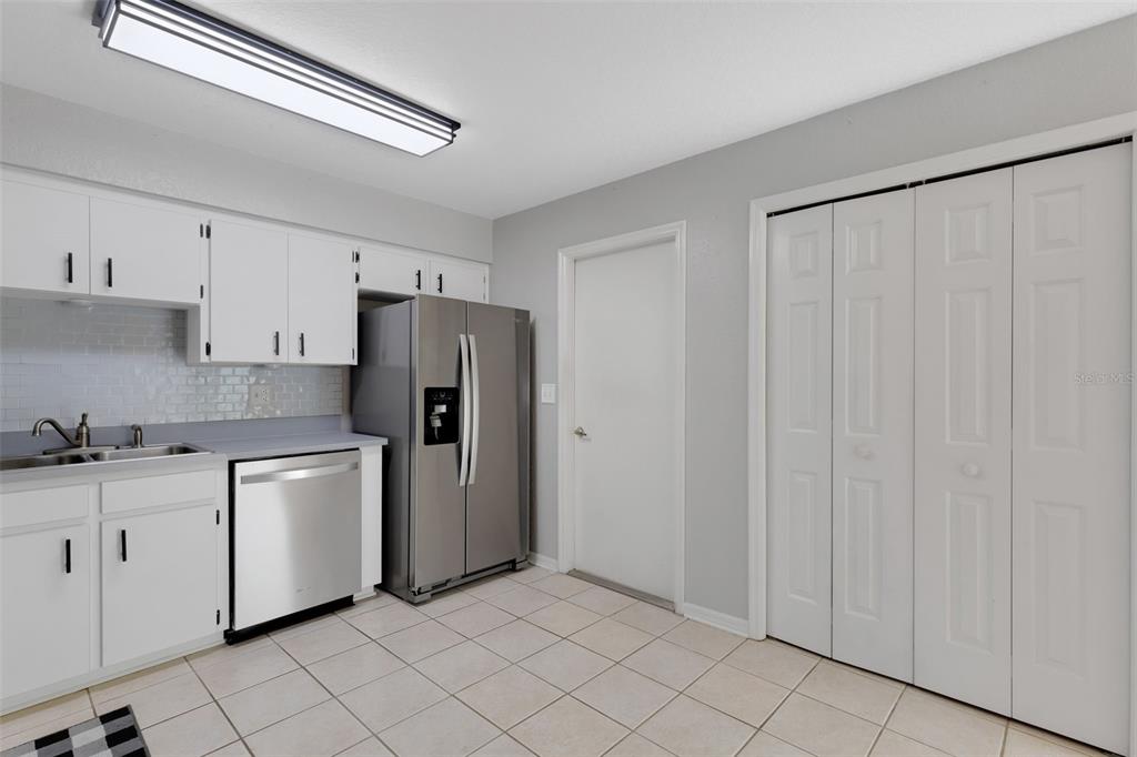 1084 Meadowood Pointe Road Lakeland, FL 33811 - Photo 12 of 35 Gallery Image 12