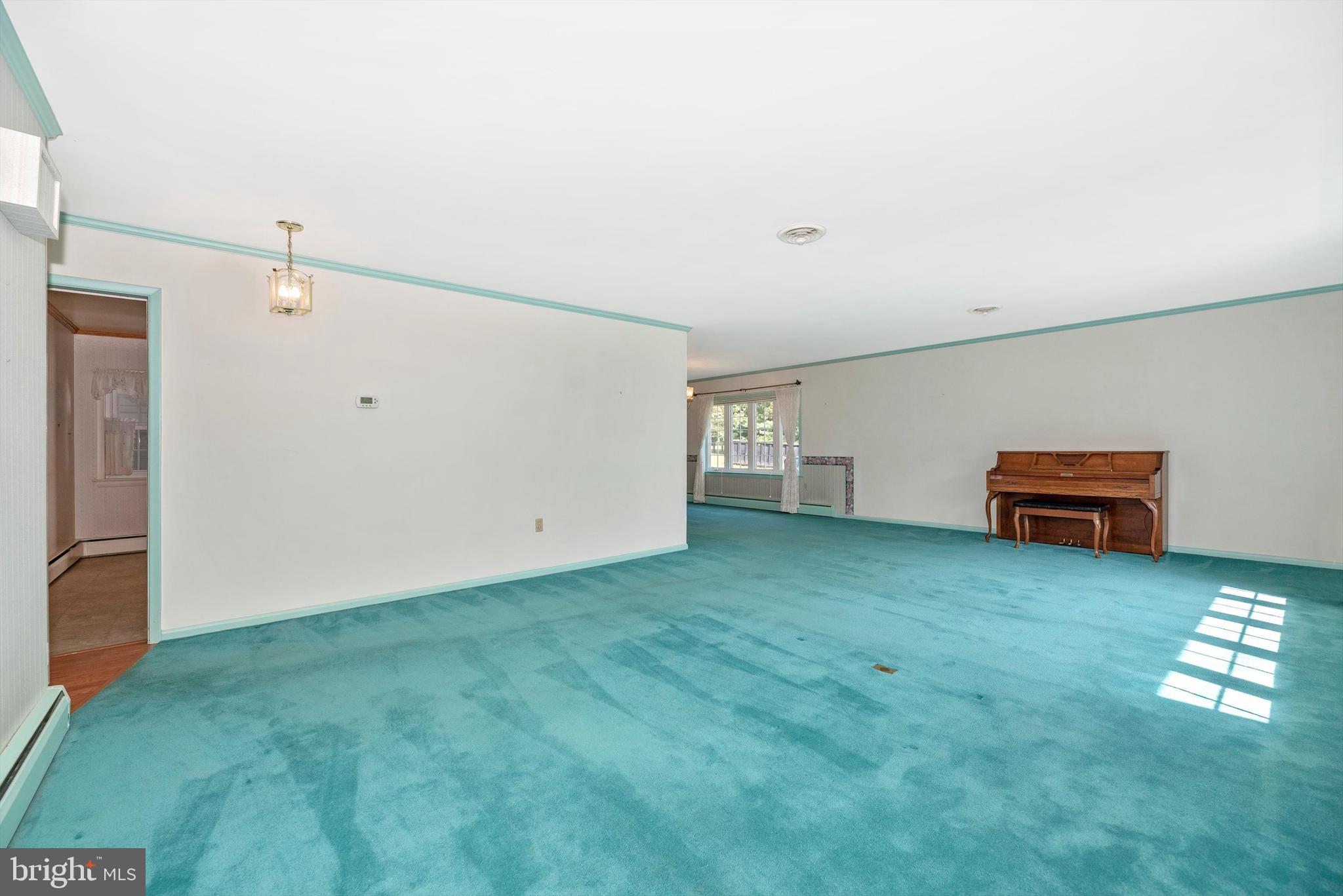 17524 Frederick Road Mount Airy, MD 21771 - Photo 16 of 38 Entrance/Living Room