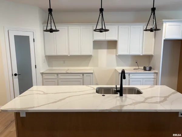 $414,000 | 1717 Ambleside Drive, Springfield, IL 62711