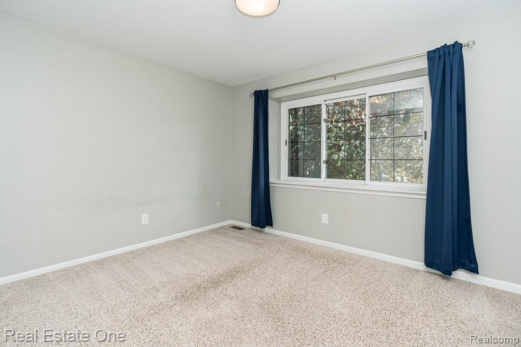 1323 Bembridge Drive Rochester, MI 48307 - Photo 26 of 33 Bedroom
