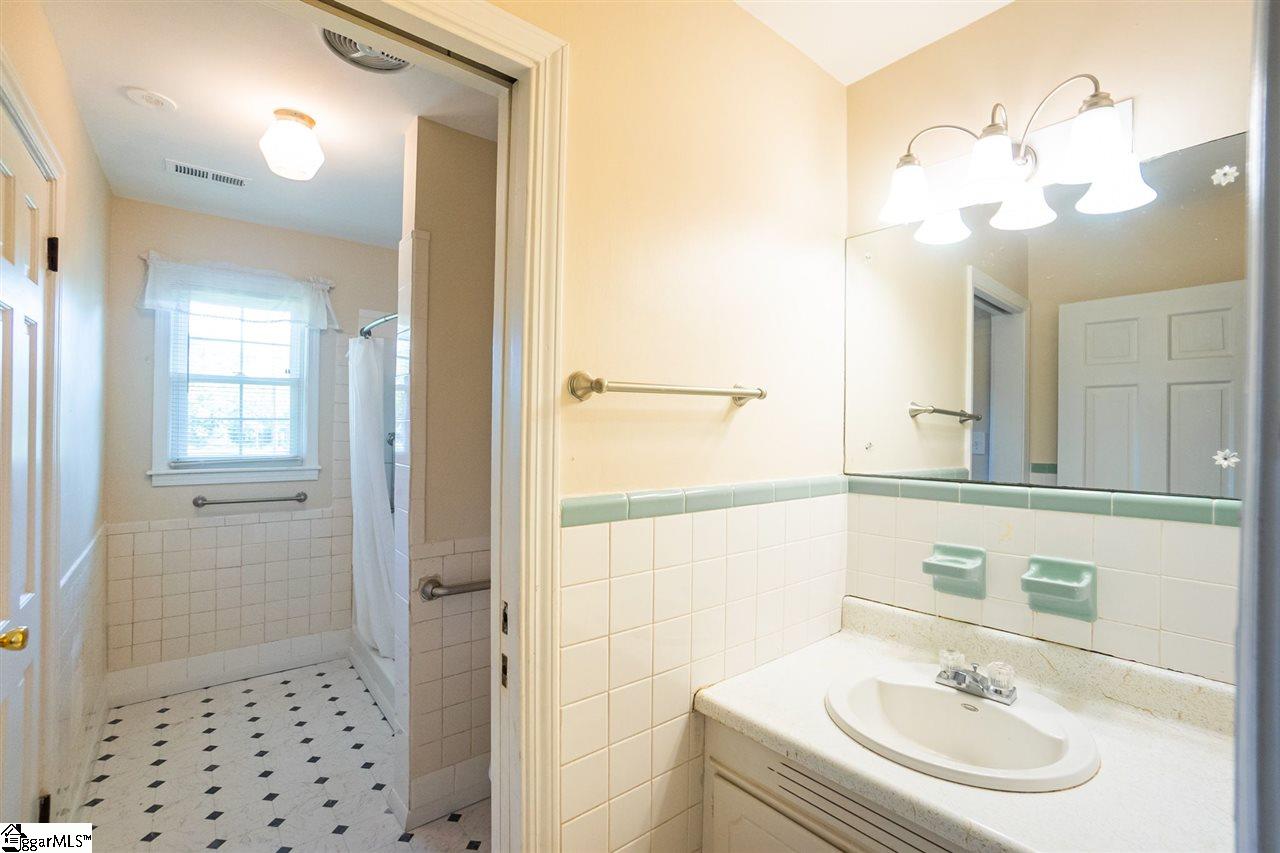 128 East Main Street Inman, SC 29349 - Photo 17 of 36