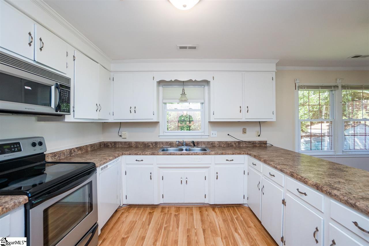128 East Main Street Inman, SC 29349 - Photo 6 of 36