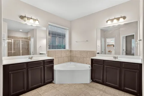 $575,000 | 401 Daniel Crossing, Liberty Hill, TX 78642