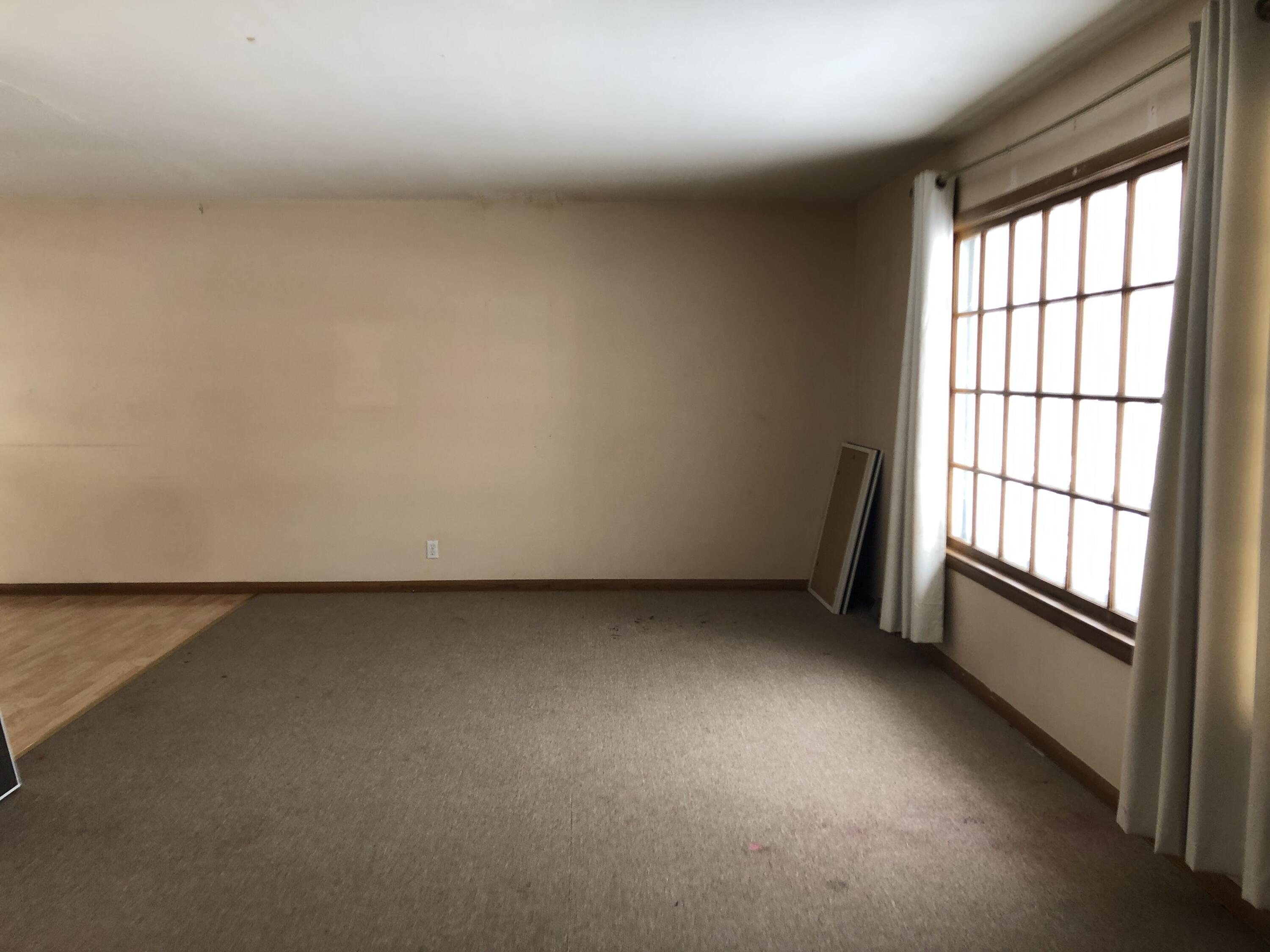 9703 West Kaul Avenue Milwaukee, WI 53225 - Photo 2 of 11 LIVING ROOM