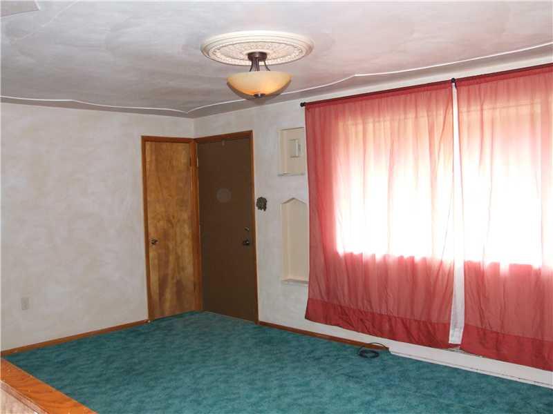 305 Clearfield Road Cabot, PA 16023 - Photo 8 of 12 Living Room.