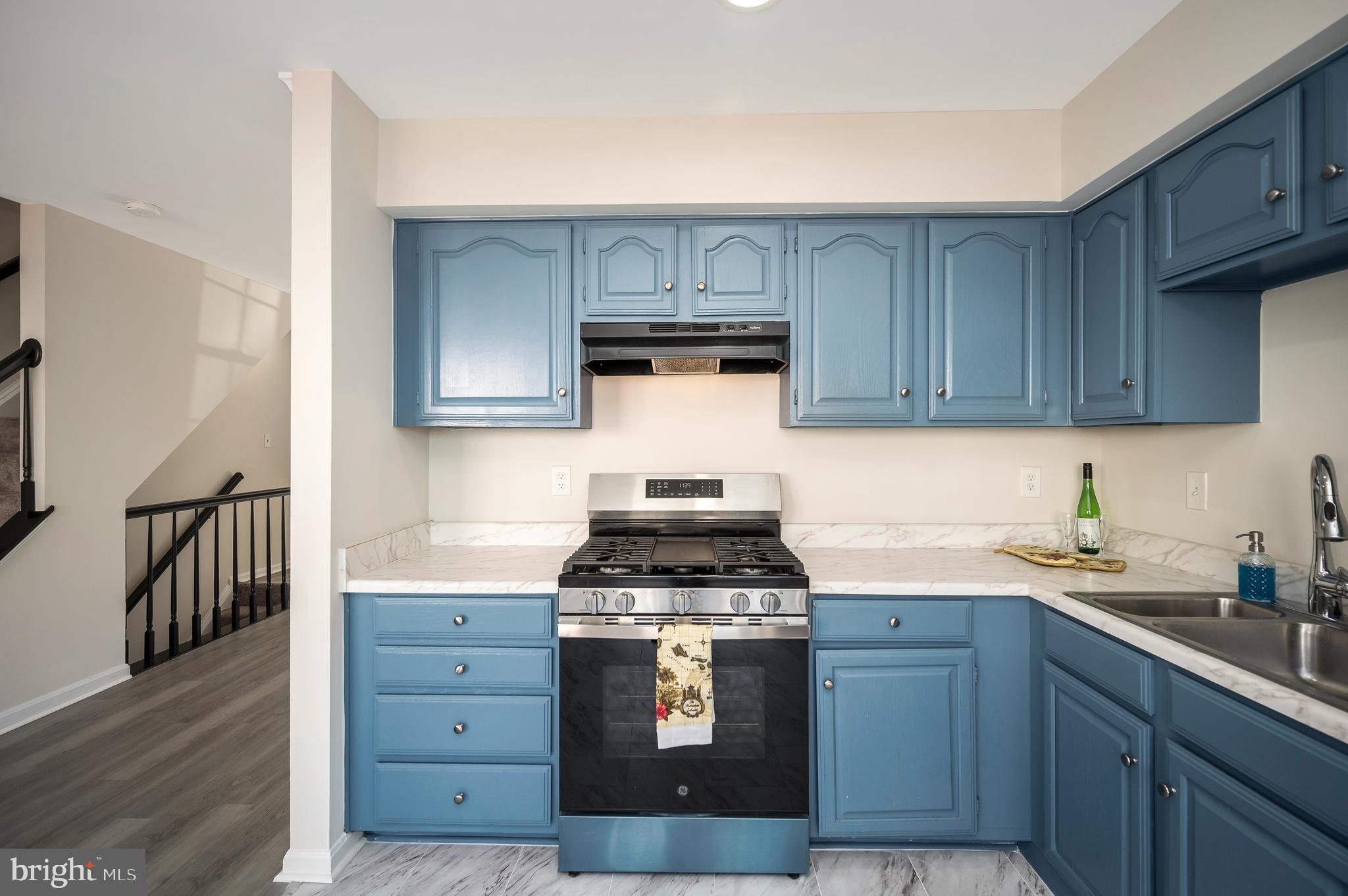 17950 Milroy Drive Dumfries, VA 22026 - Photo 15 of 42 a kitchen with granite countertop a stove and a sink