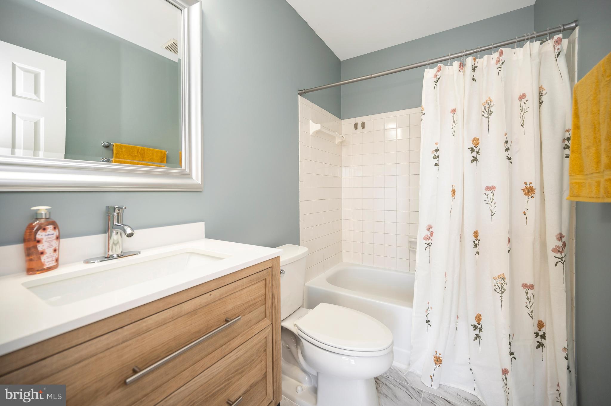 17950 Milroy Drive Dumfries, VA 22026 - Photo 23 of 42 a bathroom with a sink toilet and shower
