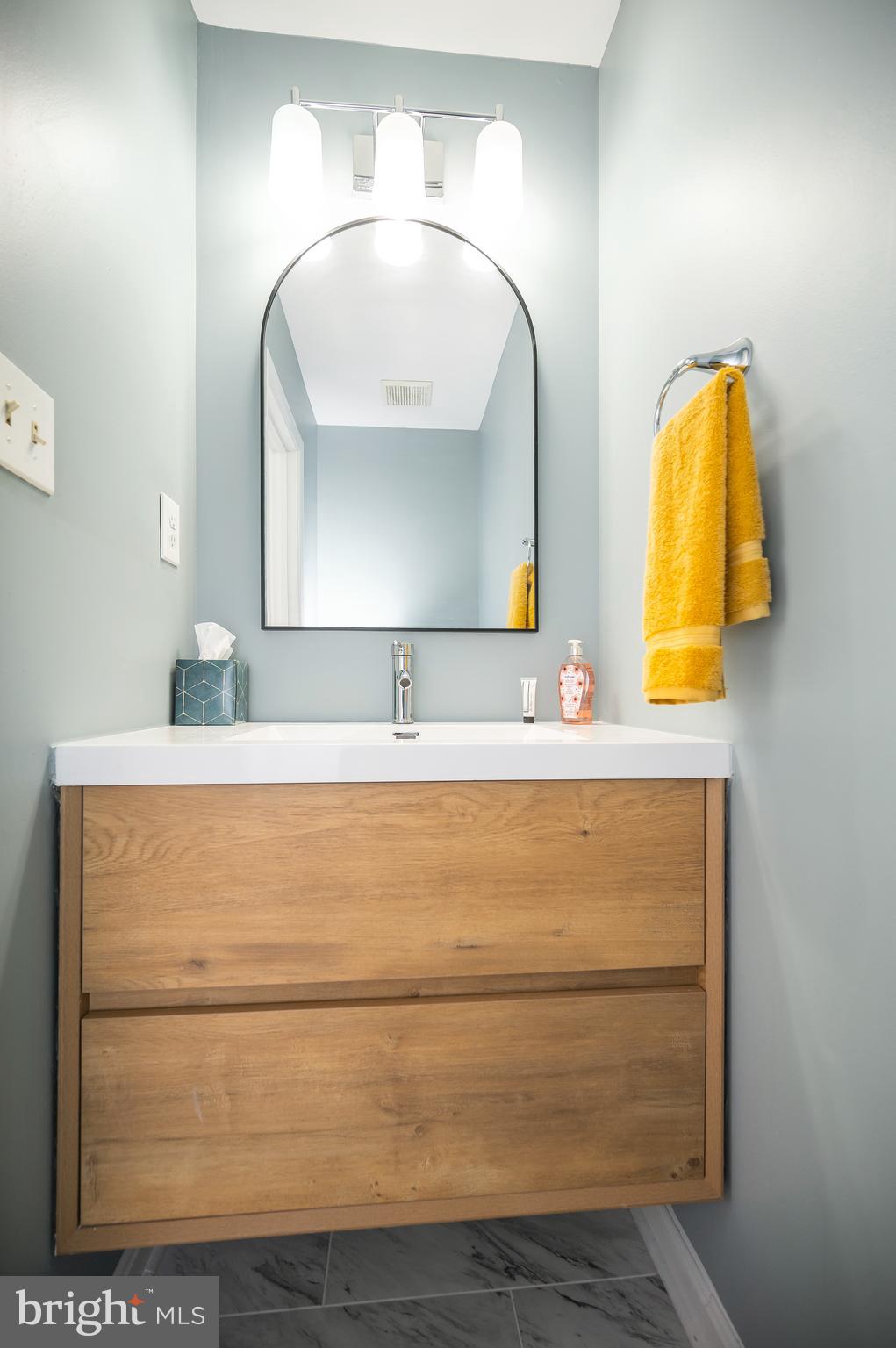 17950 Milroy Drive Dumfries, VA 22026 - Photo 4 of 42 a bathroom with a sink and a mirror