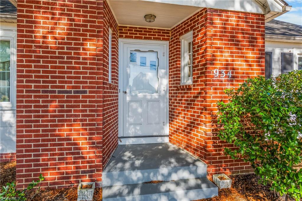934 Horneytown Road High Point, NC 27265 - Photo 4 of 41 Gallery Image 4