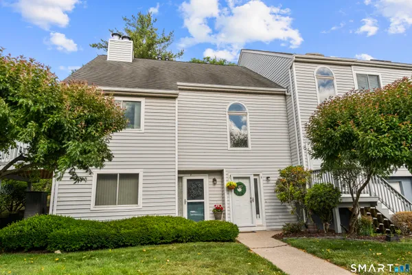 $289,000 | 9 Clubhouse Drive, Cromwell, CT 06416