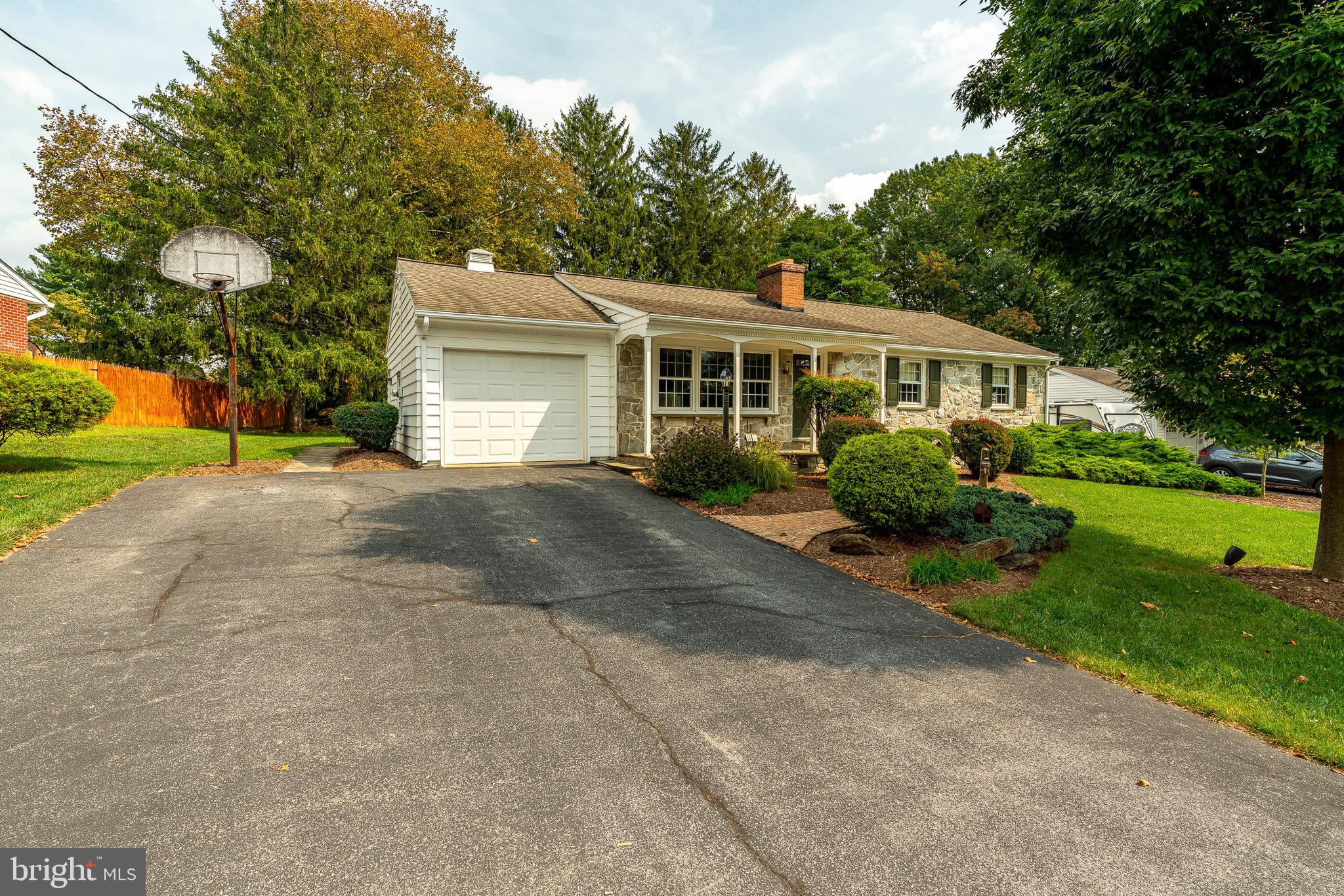 515 Lexington Road Lancaster, PA 17603 - Photo 4 of 35 Gallery Image 4