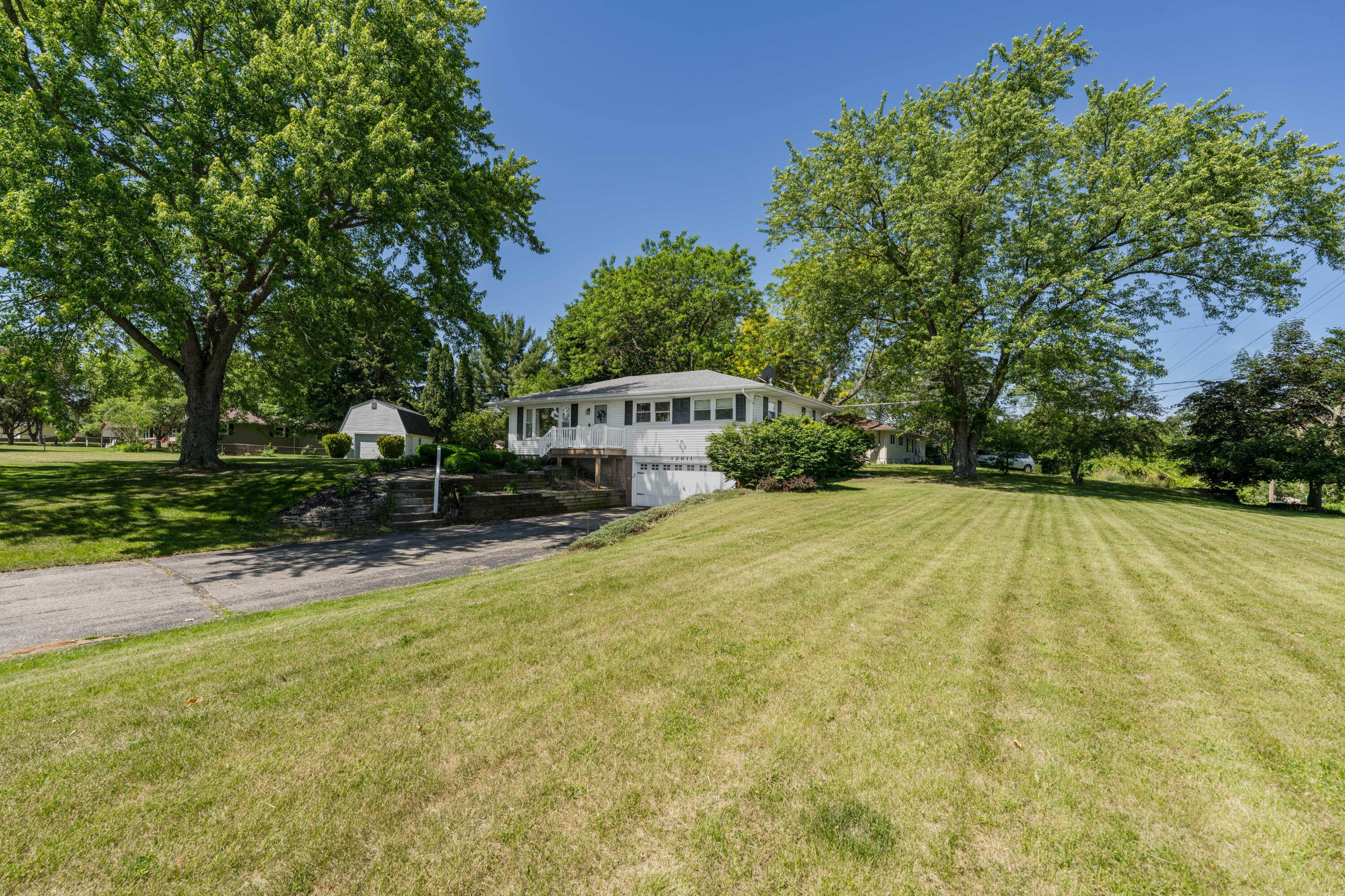 12611 15 1/2 Mile Road Marshall, MI 49068 - Photo 4 of 27 DSC00363