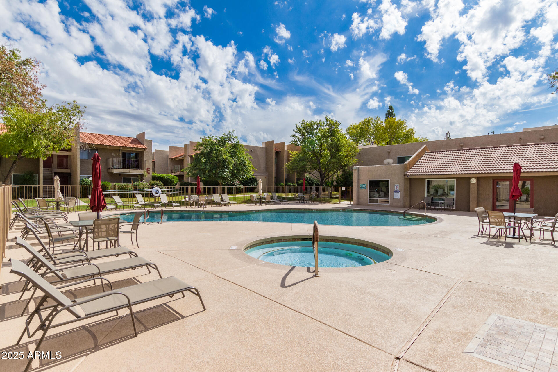 5525 East Thomas Road, Unit M12 Phoenix, AZ 85018 - Photo 30 of 42 Community pool and spa
