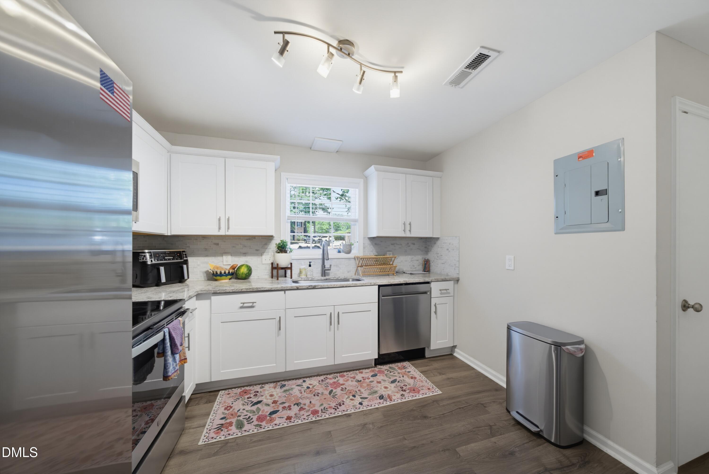 6413 New Market Way Raleigh, NC 27615 - Photo 8 of 30 DSC03810