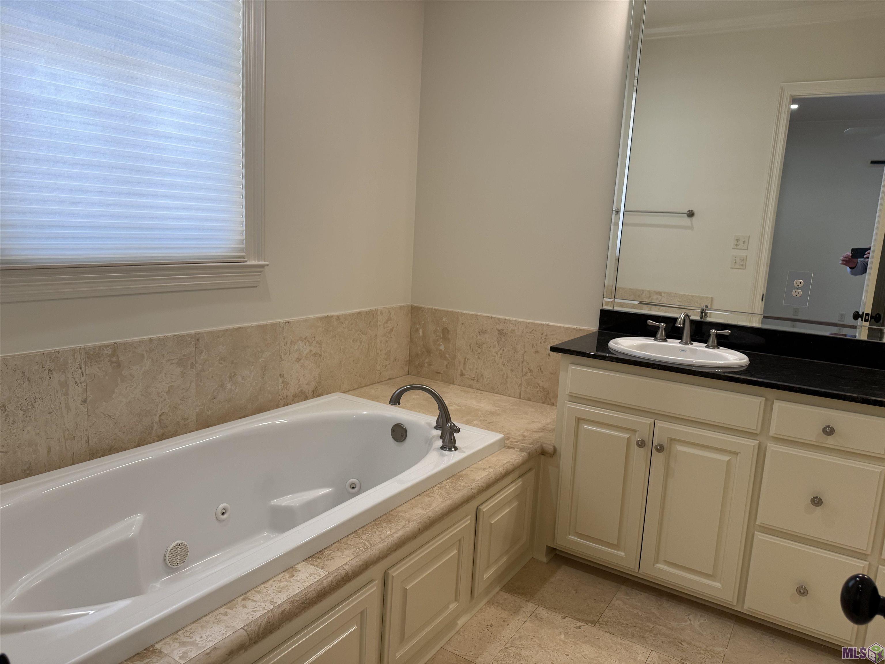 11523 Settlement Boulevard Baton Rouge, LA 70810 - Photo 14 of 18 Master Bath