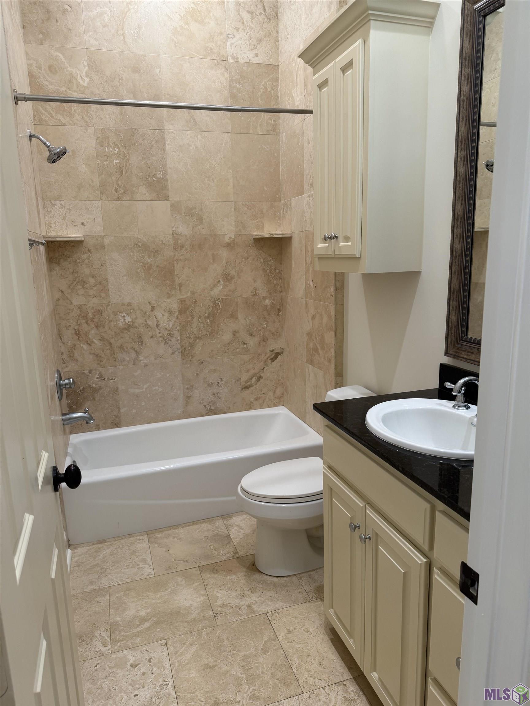 11523 Settlement Boulevard Baton Rouge, LA 70810 - Photo 10 of 18 Guest Bath