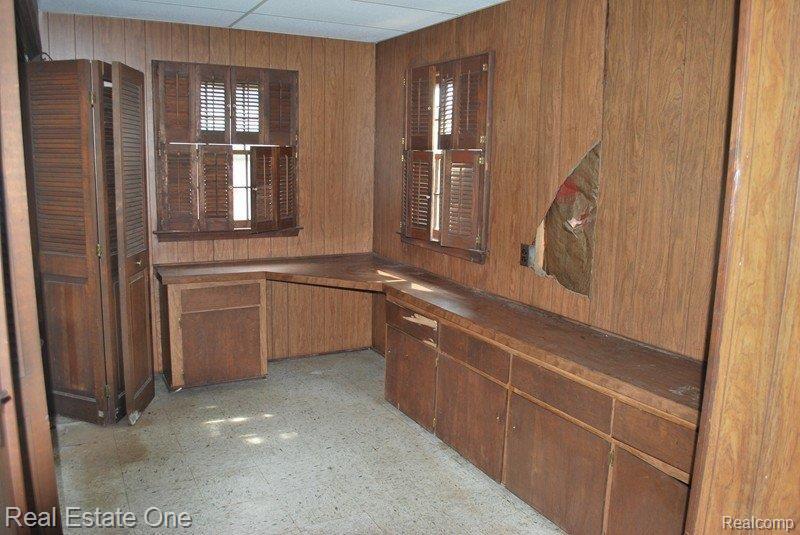 5718 Devonshire Road Detroit, MI 48224 - Photo 10 of 25 Family Room