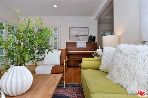 $1,250,000 | 5460 Noble Avenue, Sherman Oaks, CA 91411