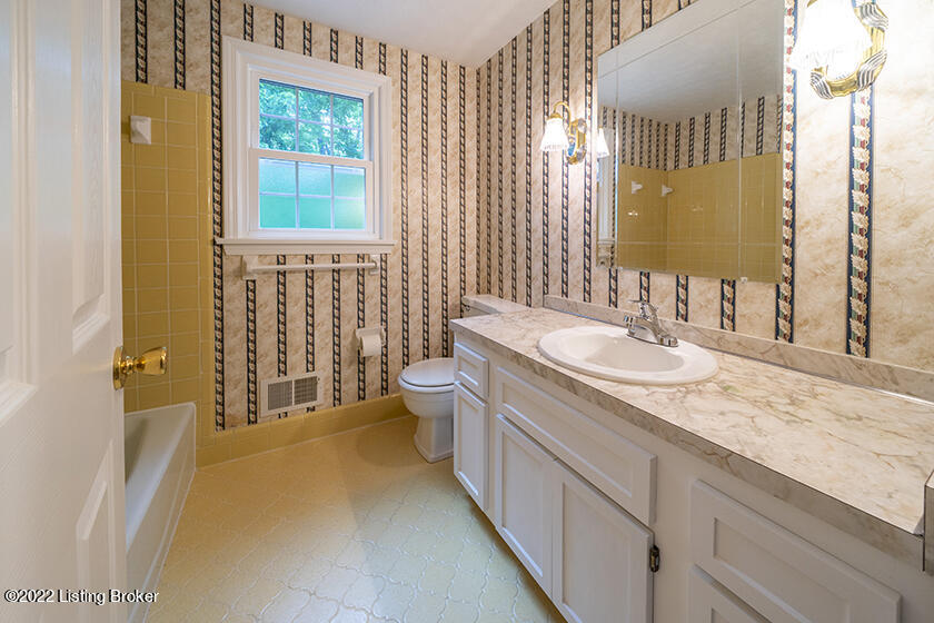 3016 Lexham Road Louisville, KY 40220 - Photo 40 of 44 2ND FULL BATH