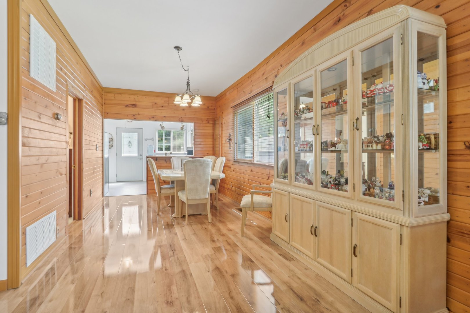 38332 Eighth Street Spring Grove, IL 60081 - Photo 5 of 37 Gallery Image 5