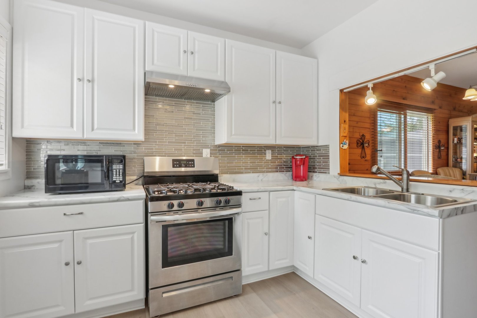 38332 Eighth Street Spring Grove, IL 60081 - Photo 8 of 37 Gallery Image 8