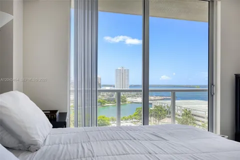$3,700 | 500 Brickell Avenue, Unit 1400, Miami, FL 33131