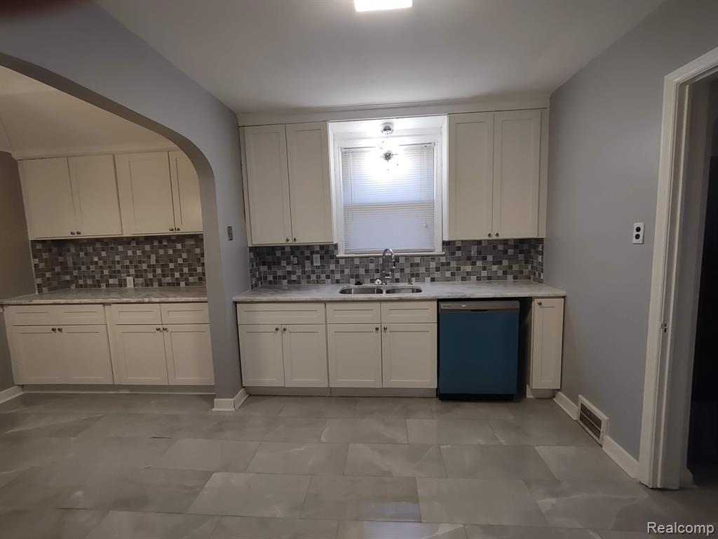 16225 Whitcomb Detroit, MI 48235 - Photo 20 of 32 Gallery Image 20