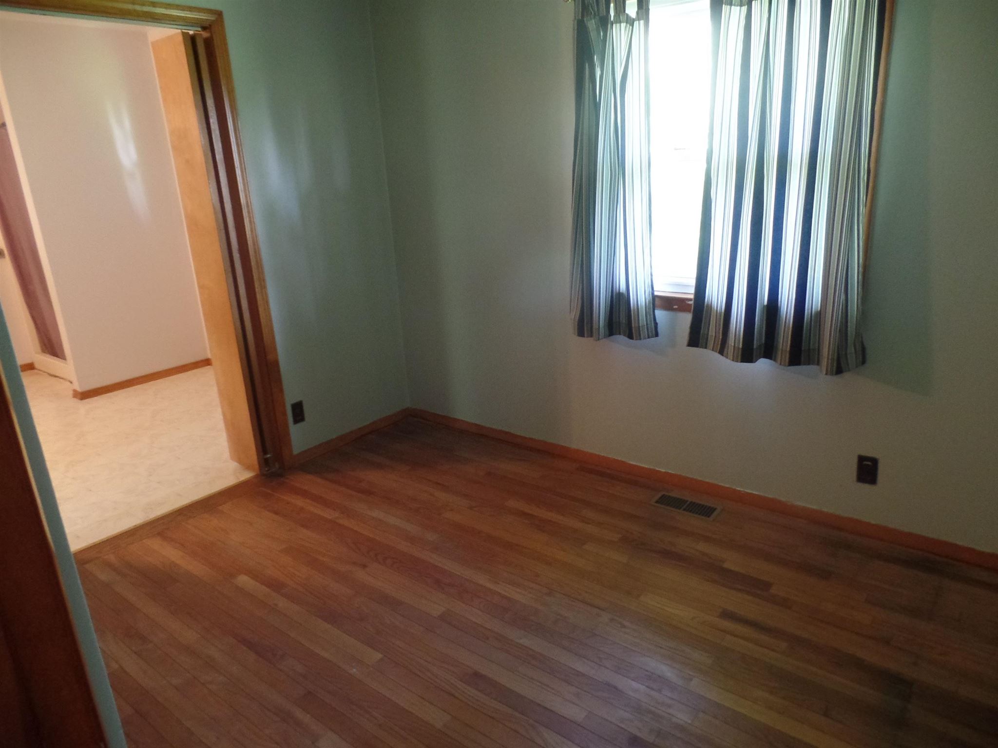 904 East Bradfield Road Bloomfield, IN 47424 - Photo 9 of 21 Gallery Image 9